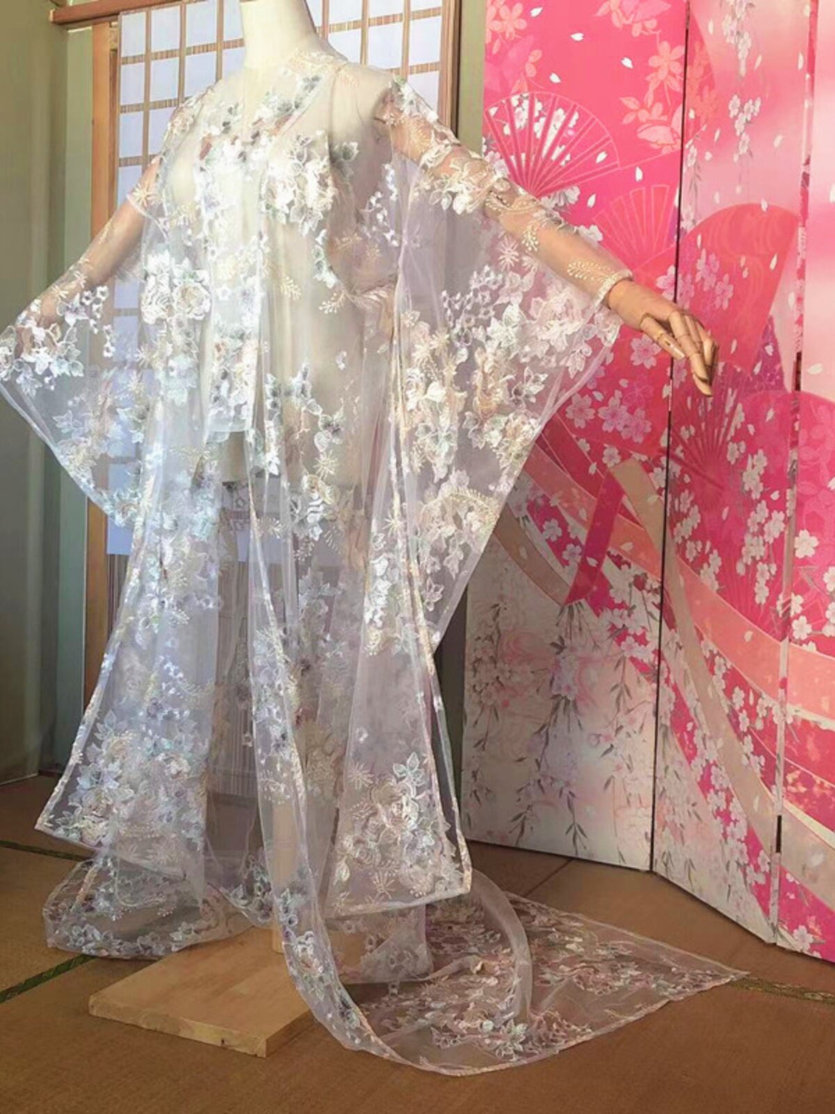Kimono Sheer Floral - كيمونو طويل بتصميم ياباني مع تطريز