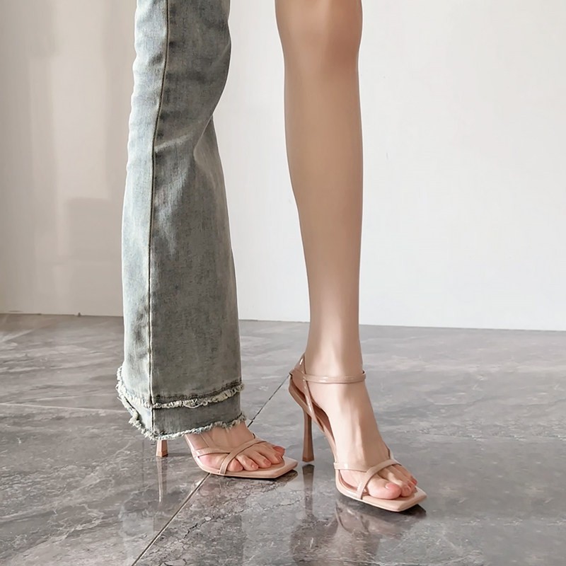 صنادل نسائية بكعب عالٍ رفيع، ب - مراجعة Sandal Strappy Heeled وسعره